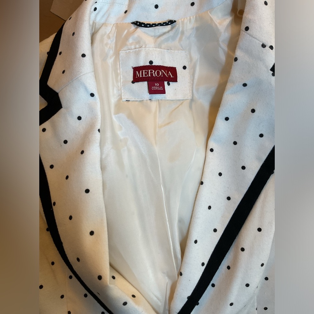 Blazer - Picture 5 of 5